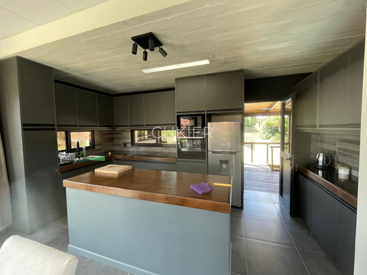 Casa ID.5039 - Alquiler temporada casa 3 dormitorios con Piscina y vista al Mar en Pinares