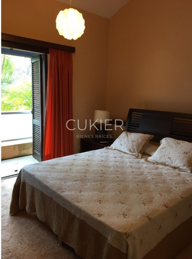 Casa ID.3762 - Alquiler anual espectacular casa de 4 dormitorios con piscina en Lugano