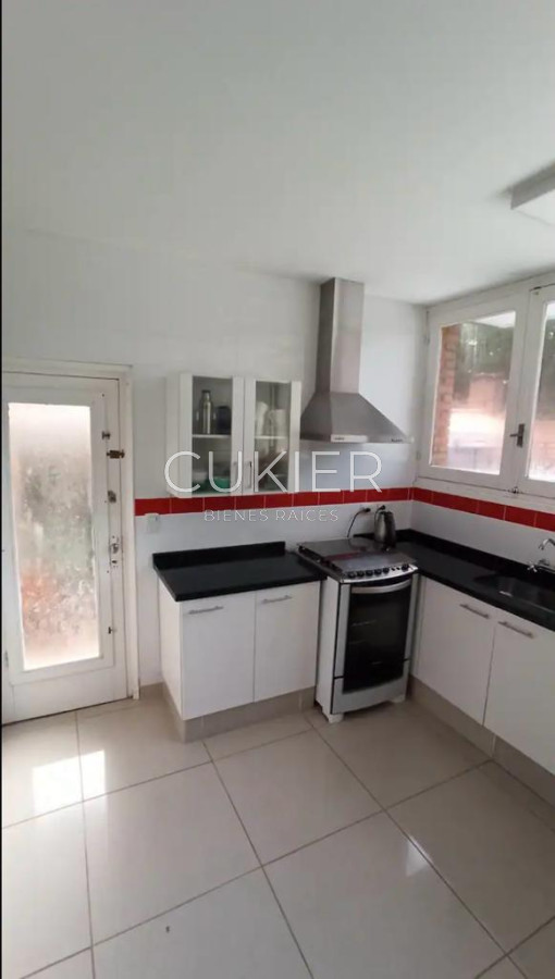 Casa ID.3462 - ALQUILER ANUAL DE CASA EN PLAYA MANSA 4 DORMITORIOS.