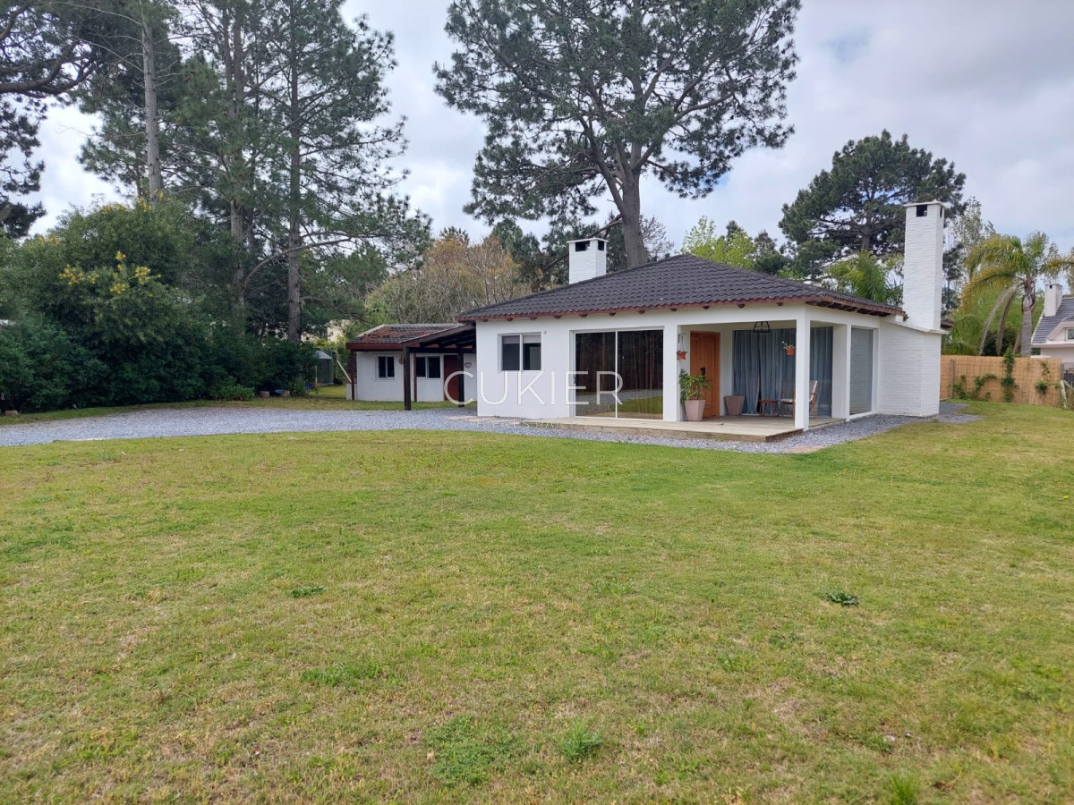 Casa ID.2603 - Alquiler anual casa 3 dormitorios en barrio privado La Residence