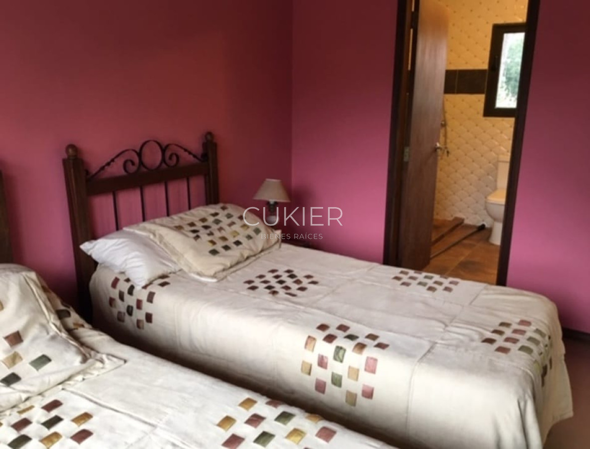 Casa ID.3762 - Alquiler anual espectacular casa de 4 dormitorios con piscina en Lugano