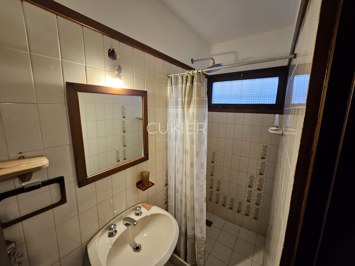 Casa ID.4977 - Venta de hermosa casa 4 dormitorios en zona de colegios 