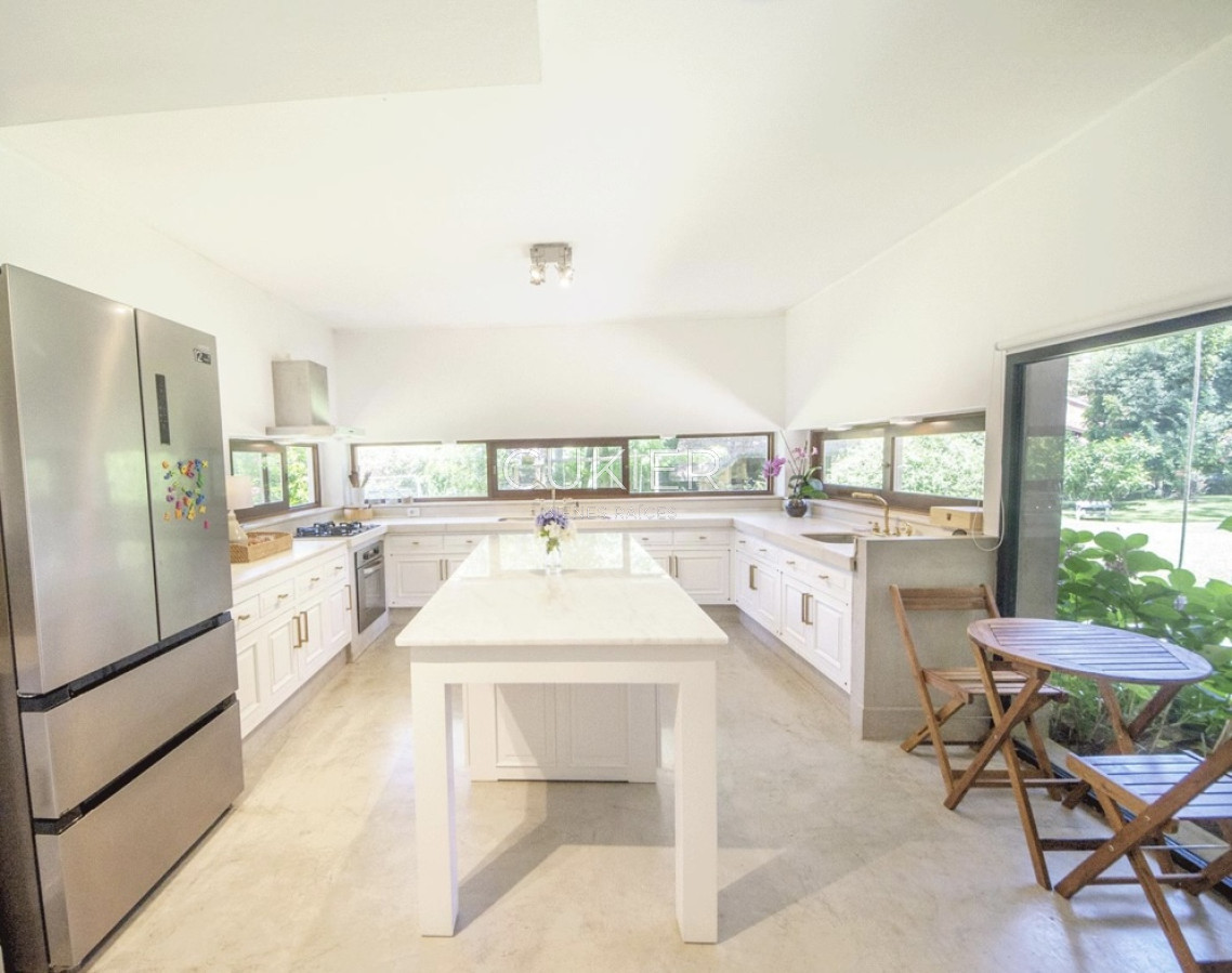 Casa ID.4220 - Venta y alquiler temporada y anual de espectacular casa de 4 dormitorios en San Rafael a 300 m del mar