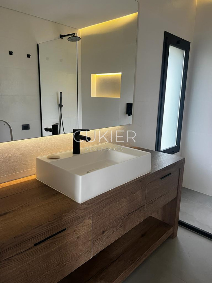 Casa ID.2543 - Venta y Alquiler anual hermosa casad de 4 dormitorios en barrio privado El Quijote