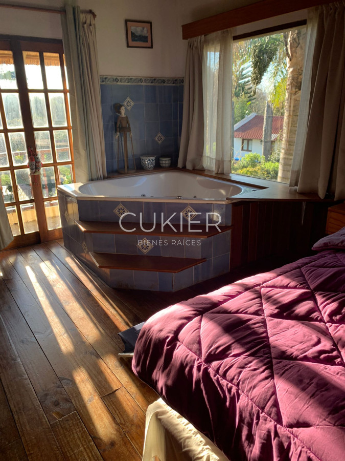 Casa ID.254 - Alquiler anual casa 4 dormitorios y Pisicna climatizada en Pinares