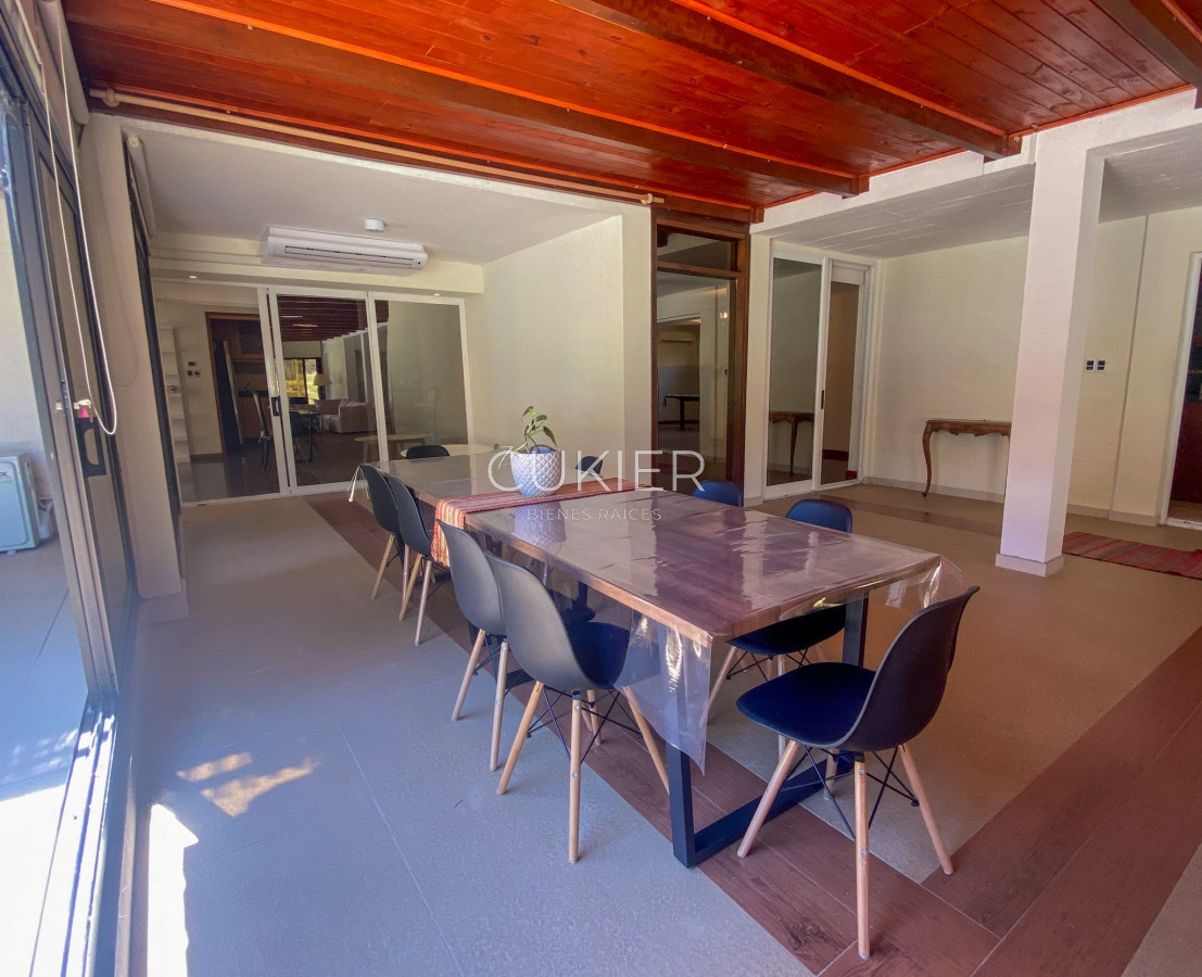 Casa ID.1851 - Venta y alquiler anual de espectacular casa de 6 dormitorios en barrio privado la Residence