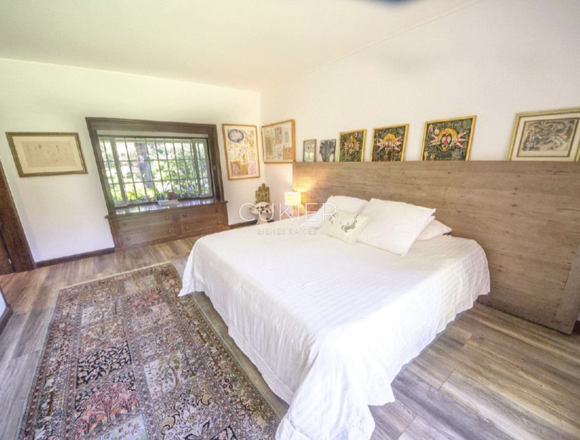 Casa ID.4220 - Venta y alquiler temporada y anual de espectacular casa de 4 dormitorios en San Rafael a 300 m del mar