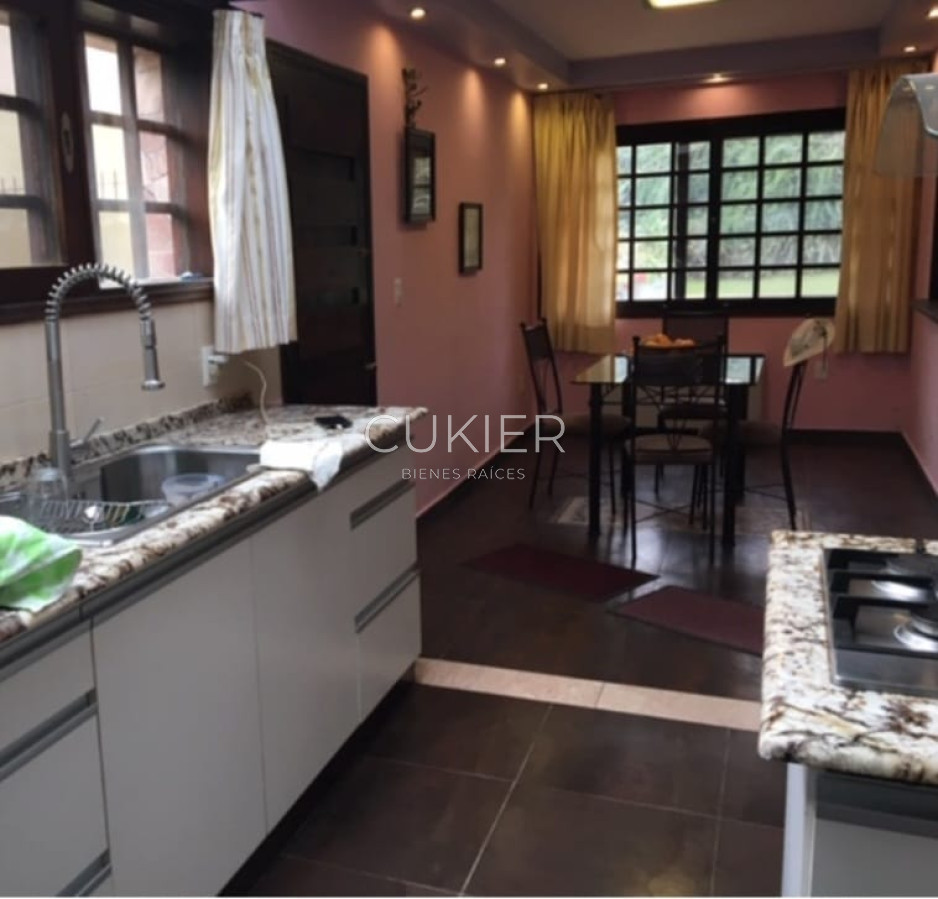 Casa ID.3762 - Alquiler anual espectacular casa de 4 dormitorios con piscina en Lugano