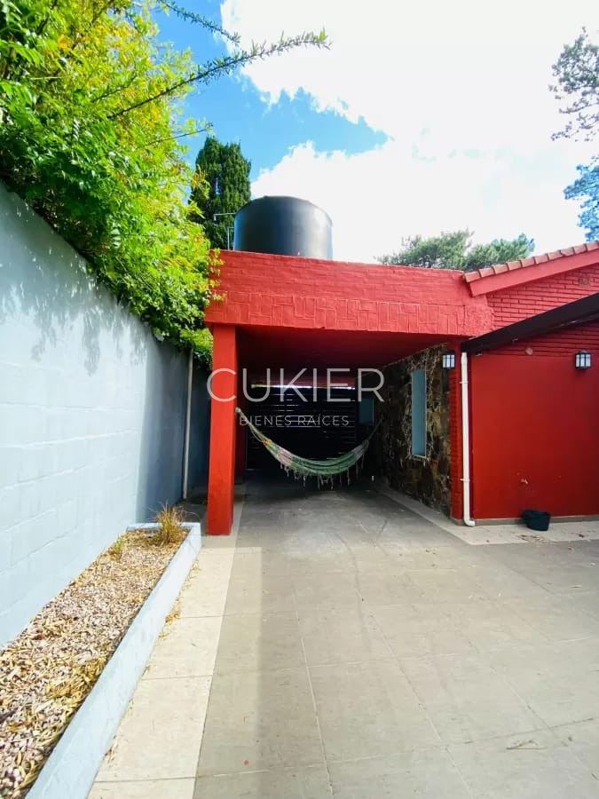 Casa ID.2472 - Alquiler Anual Chalet 4 dormitorios con piscina