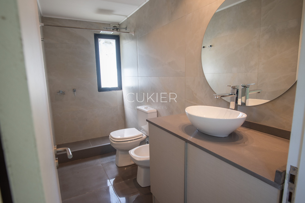 Casa ID.4685 - Venta espectacular casa de 3 dormitorios y dependencia en barrio privado la Residence zona de colegios