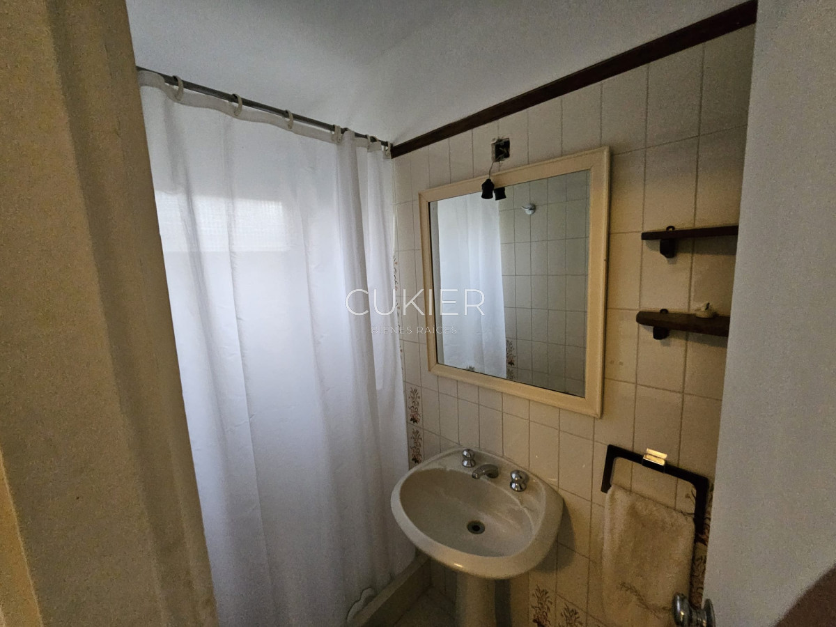 Casa ID.4977 - Venta de hermosa casa 4 dormitorios en zona de colegios 