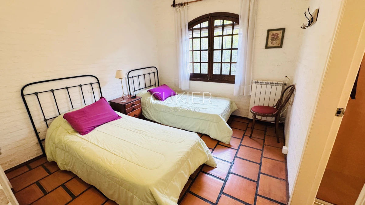 Casa ID.4183 - Venta y Alquiler de temporada casa 4 dormitorios y piscina climatizada en Pinares a tan solo 150 m de playa mansa 