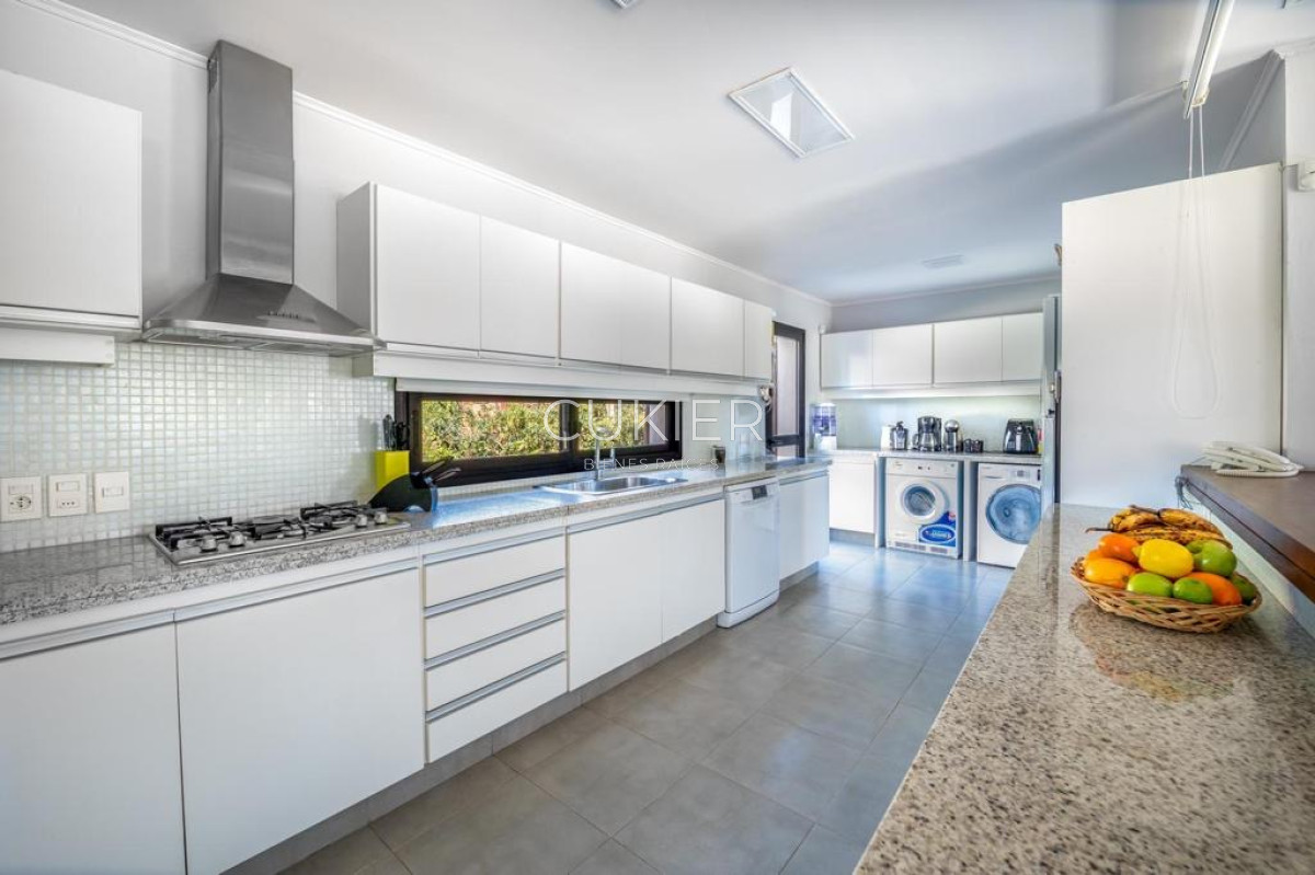 Casa ID.3856 - Alquiler anual de hermosa casa 3 dormitorios en barrio privado con servicios 