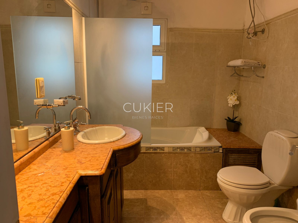 Casa ID.498 - Alquiler anual de casa 4 dormitorios con piscina en Pinares Punta del este 