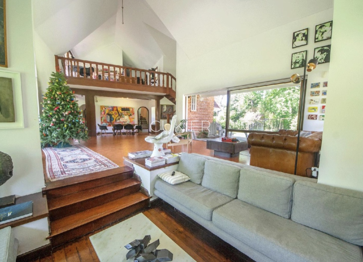 Casa ID.4220 - Venta y alquiler temporada y anual de espectacular casa de 4 dormitorios en San Rafael a 300 m del mar