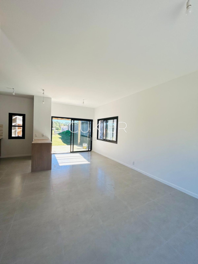 Casa ID.5374 - SE VENDE EN EXCLUSIVIDAD CASA DE TRES DORMITORIOS, DOS BAÑOS.