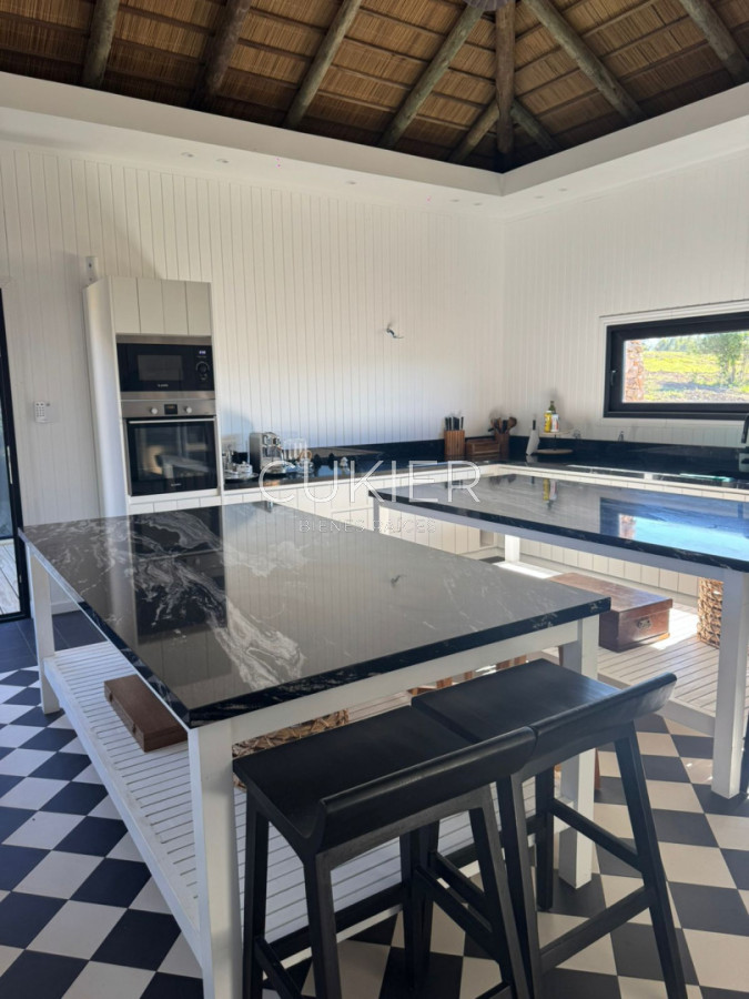 Casa ID.5215 - Venta y Alquiler TEMPORAL de espectacular casa 5 dormitorios a estrenar en barrio privado Puerto Quetzal en la Barra Punta del este 
