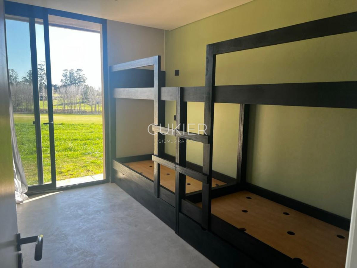 Casa ID.2543 - Venta y Alquiler anual hermosa casad de 4 dormitorios en barrio privado El Quijote