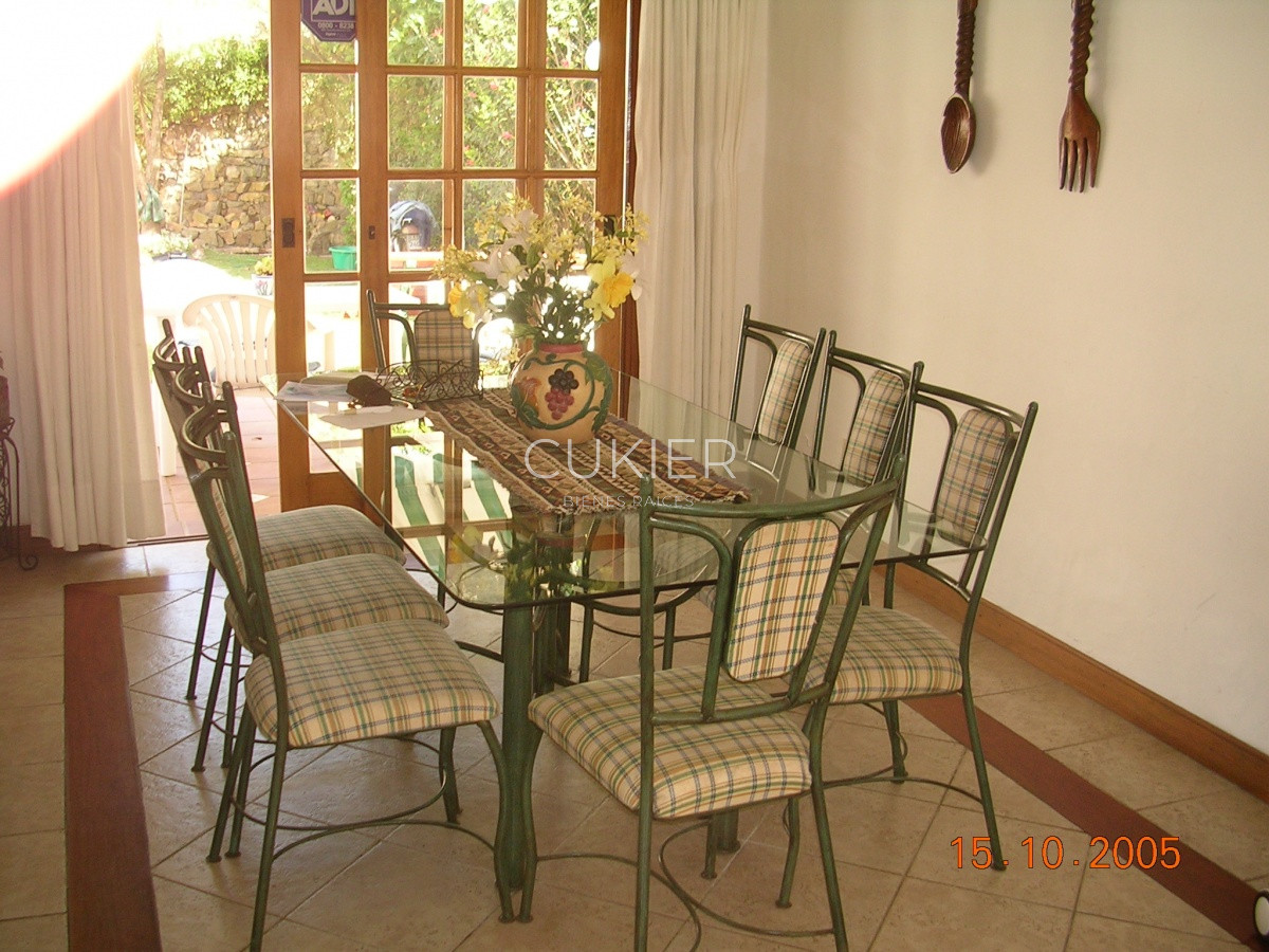 Casa ID.1788 - Casa en venta en barrio Canegril a pasos del mar