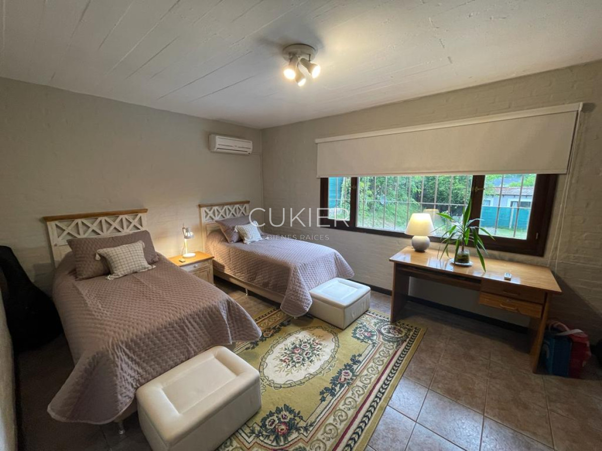 Casa ID.2422 - Alquiler anual y temporada de casa 4 dormitorios con piscina en Marly Punta del Este