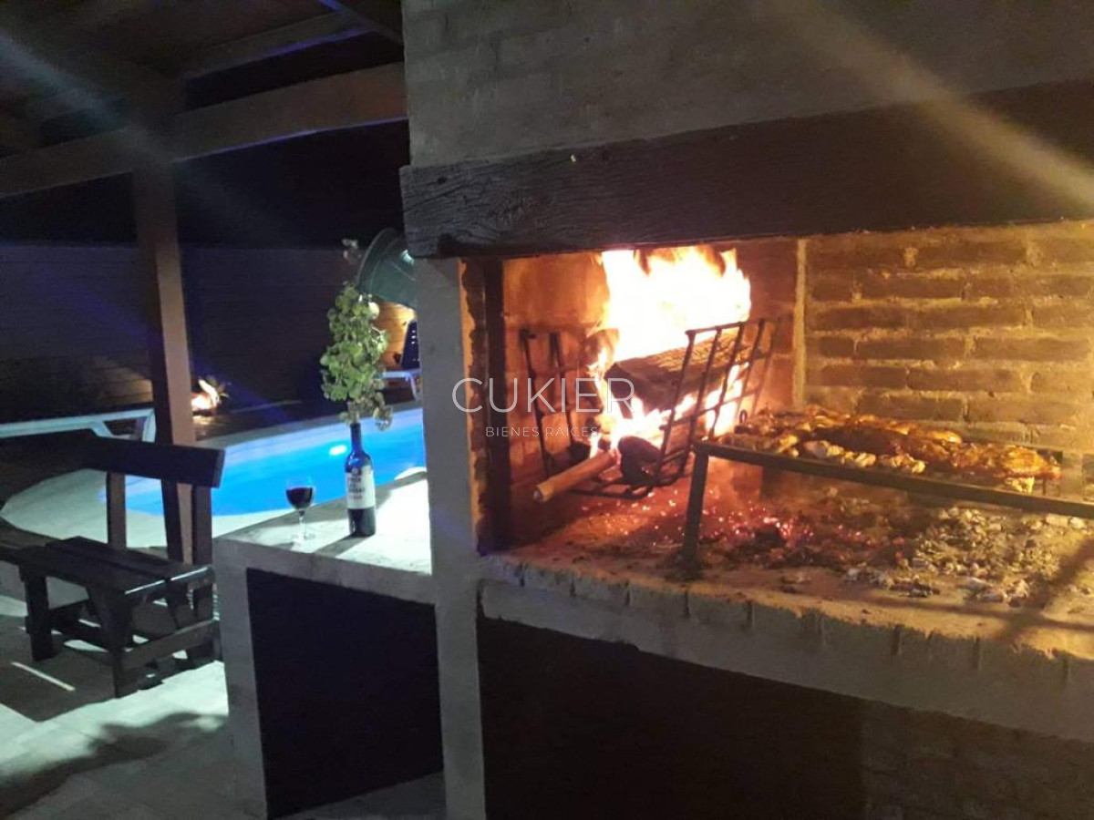 Casa ID.2719 - Casa en Pinares 2 dormitorios con piscina climatizada en alquiler de temporada