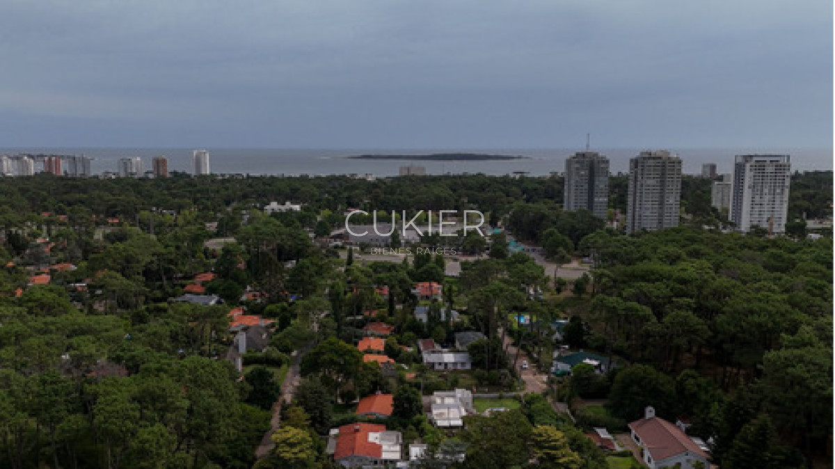 Casa ID.4637 - Venta Casa Tres Dormitorios en Lugano zona de colegios Punta del Este