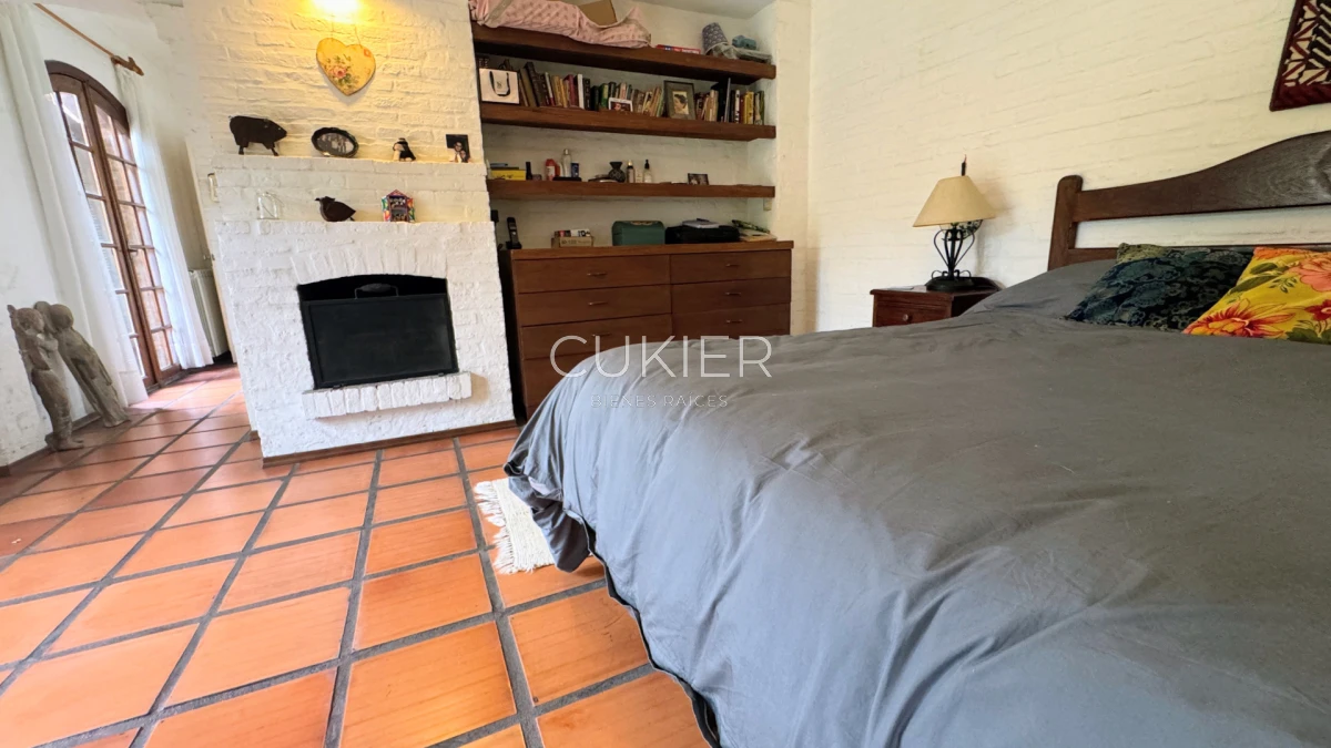 Casa ID.4183 - Venta y Alquiler de temporada casa 4 dormitorios y piscina climatizada en Pinares a tan solo 150 m de playa mansa 