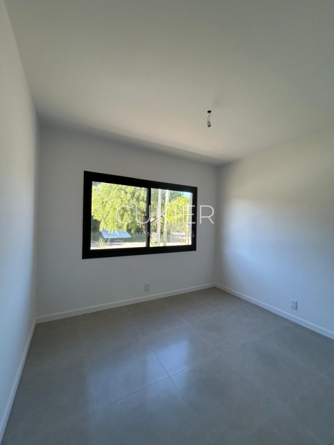 Casa ID.5374 - SE VENDE EN EXCLUSIVIDAD CASA DE TRES DORMITORIOS, DOS BAÑOS.