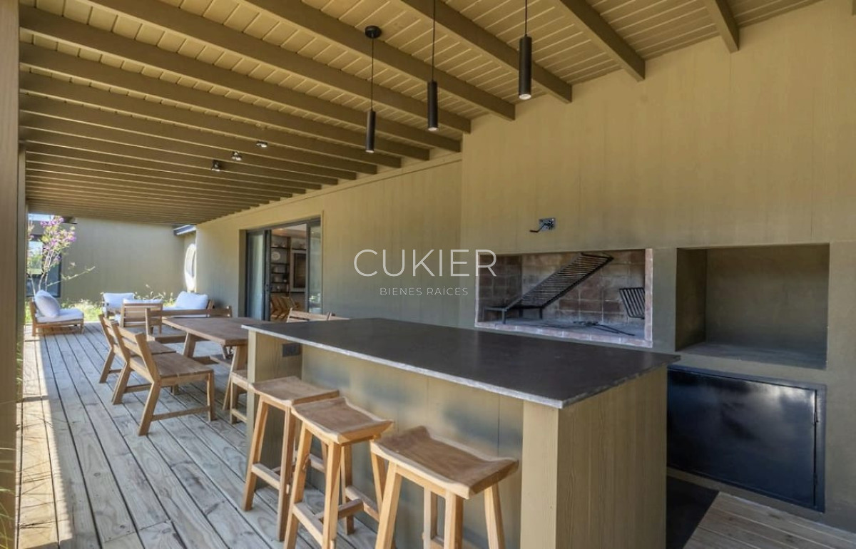 Casa ID.5393 - Alquiler anual e invernal de casa 5 dormitorios con pisicna en Barrio privado Puerto Quetzal