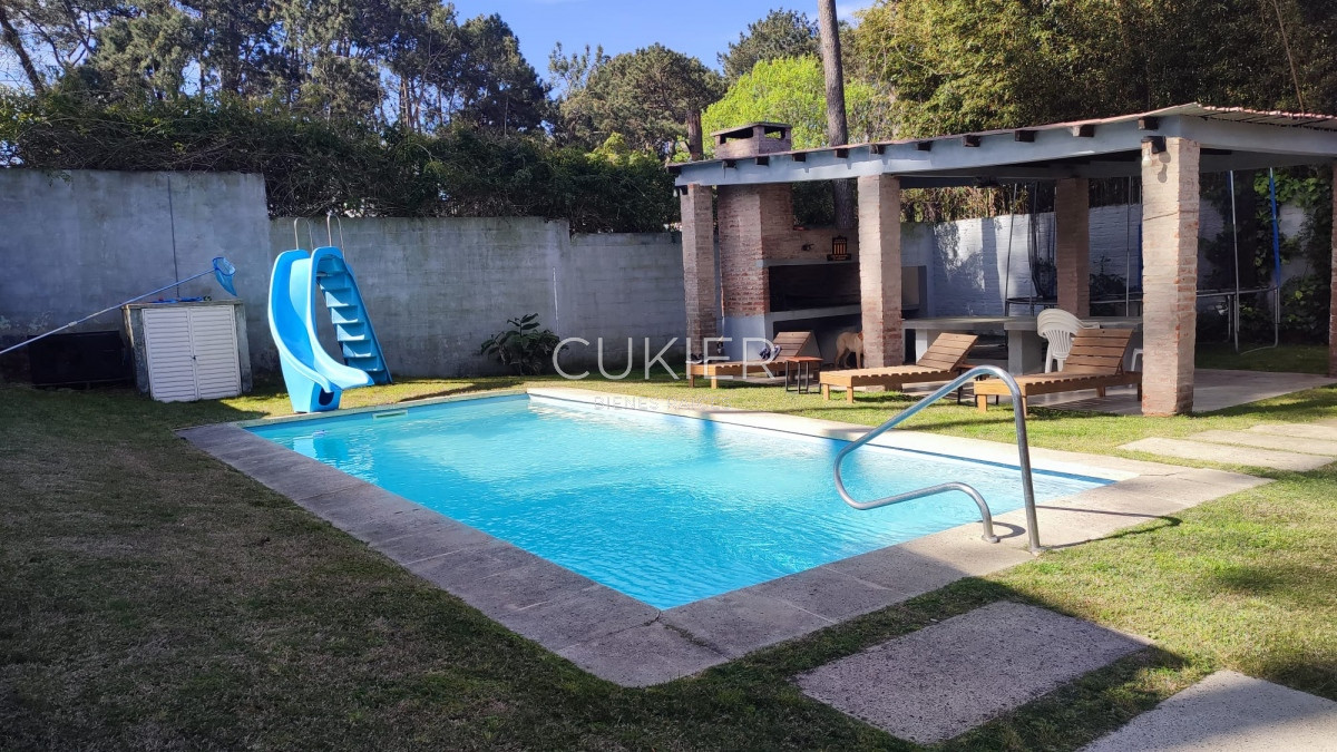 Casa ID.2472 - Alquiler Anual Chalet 4 dormitorios con piscina