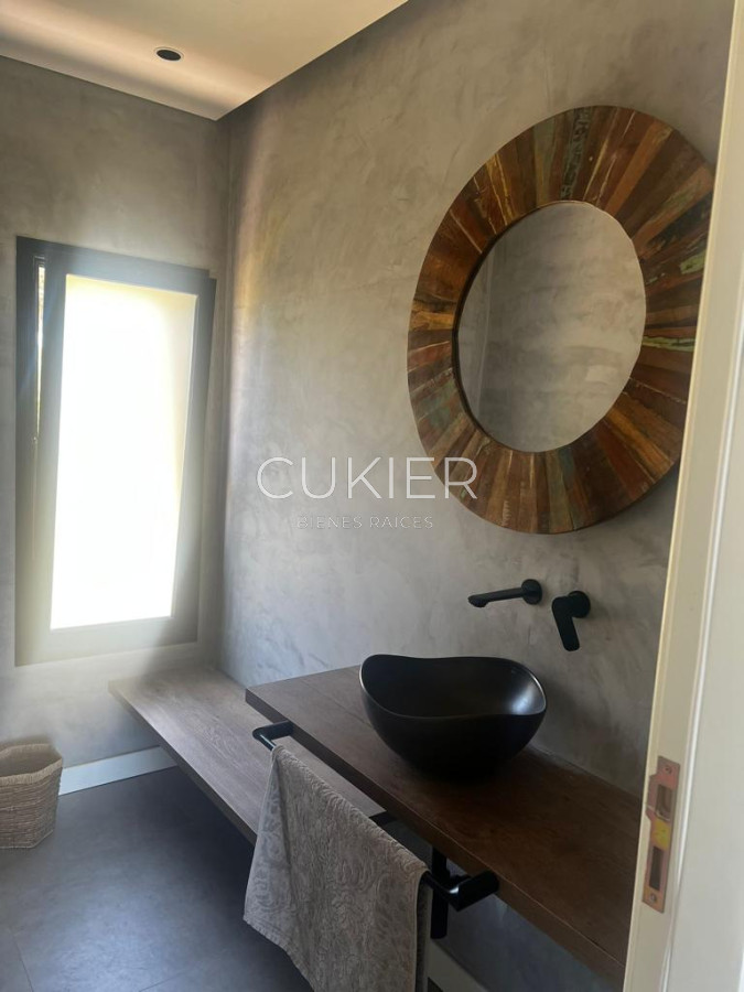 Casa ID.2543 - Venta y Alquiler anual hermosa casad de 4 dormitorios en barrio privado El Quijote