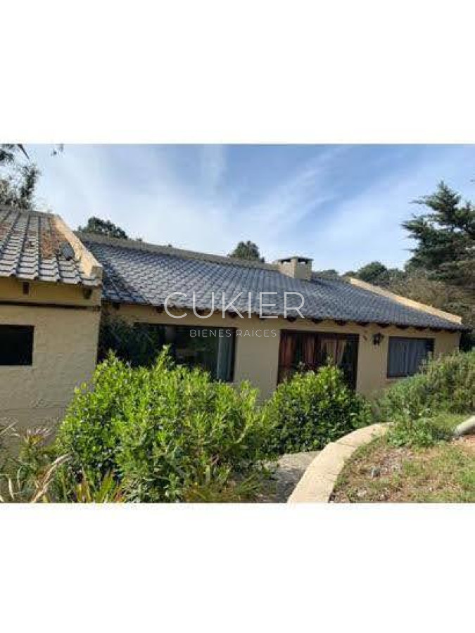 Casa ID.254 - Alquiler anual casa 4 dormitorios y Pisicna climatizada en Pinares