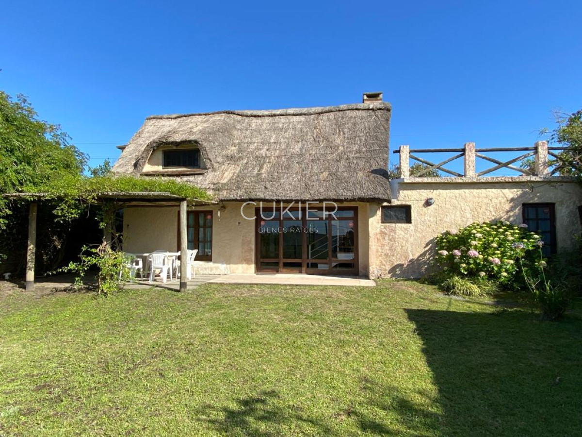 Casa ID.3357 - VENTA Manantiales ( el chorro )