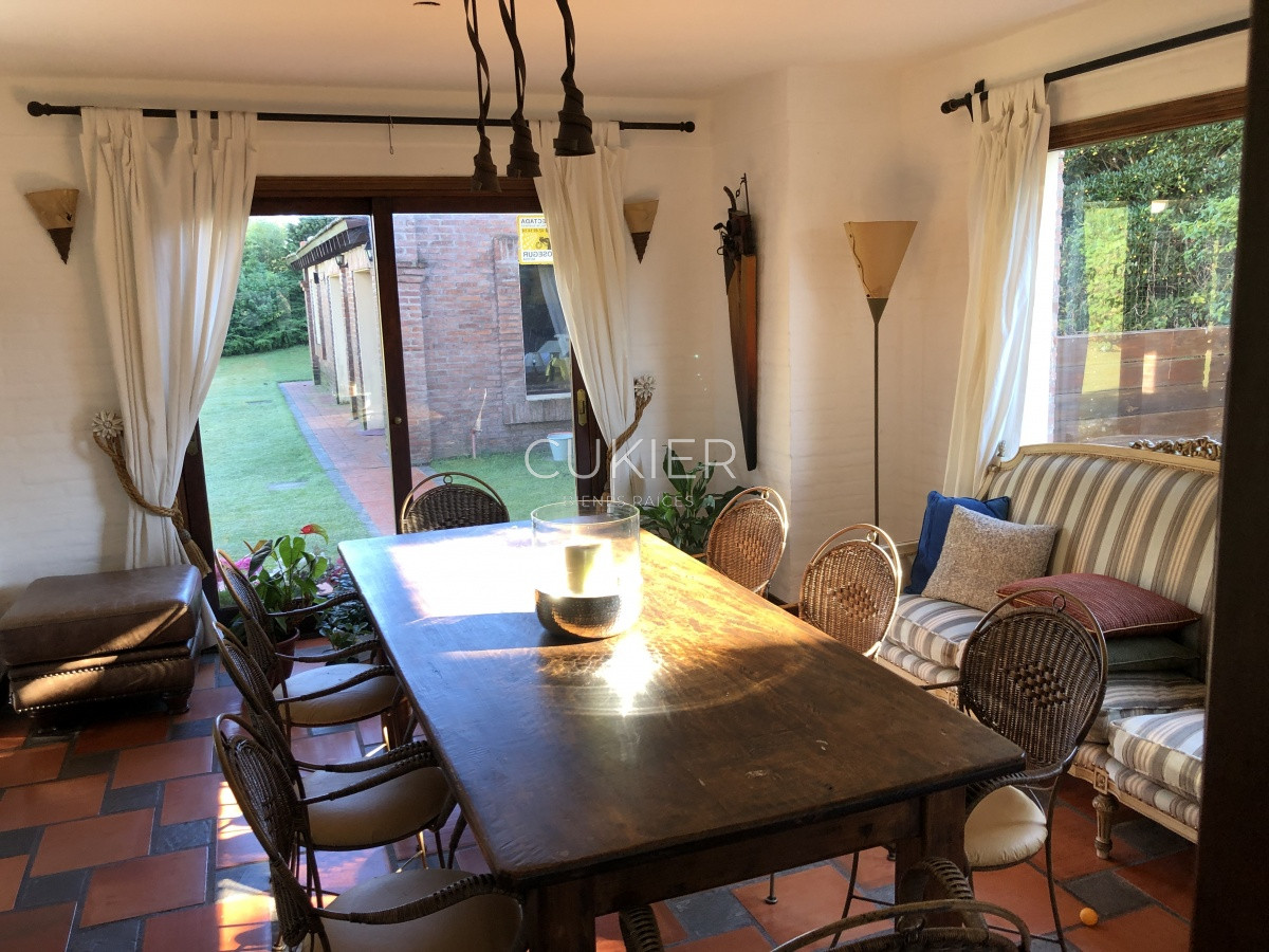 Casa ID.249 - Alquiler de temporada de espectacular casa de 4 dormitorios en Pinares Punta del Este 