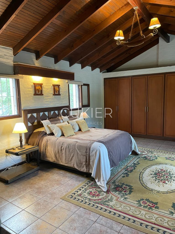 Casa ID.2422 - Alquiler anual y temporada de casa 4 dormitorios con piscina en Marly Punta del Este