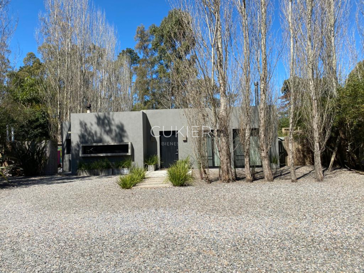 Casa ID.1368 - Alquiler anual de casa 4 dormitorios en barrio privado La Arbolada en Punta del Este