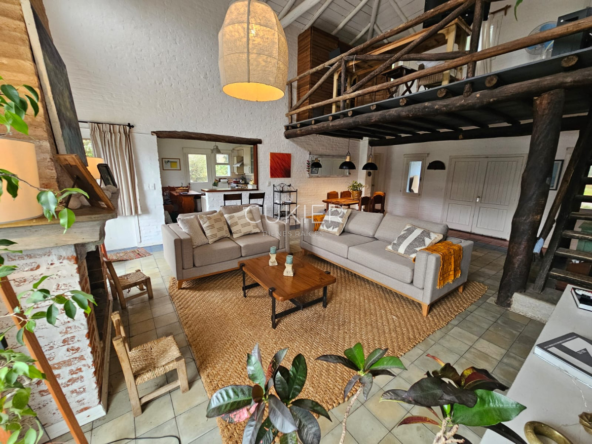 Casa ID.2623 - Venta y alquiler anual de casa 3 dormitorios en la Barra 