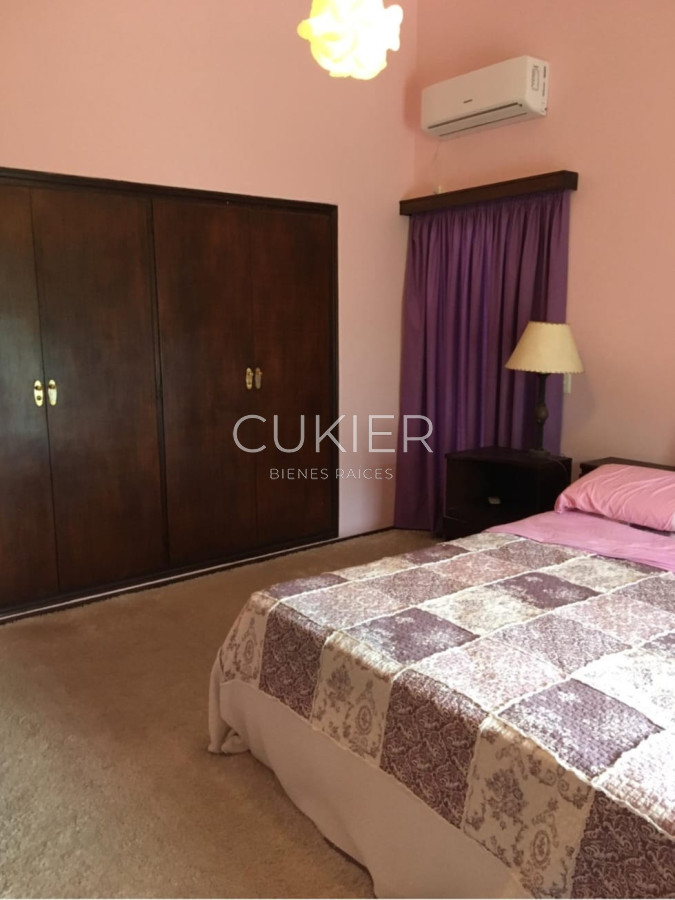 Casa ID.3762 - Alquiler anual espectacular casa de 4 dormitorios con piscina en Lugano