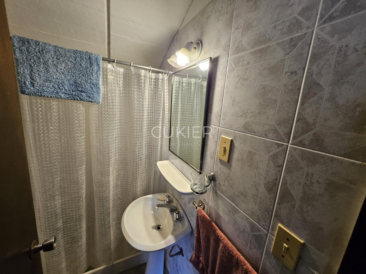 Casa ID.4977 - Venta de hermosa casa 4 dormitorios en zona de colegios 