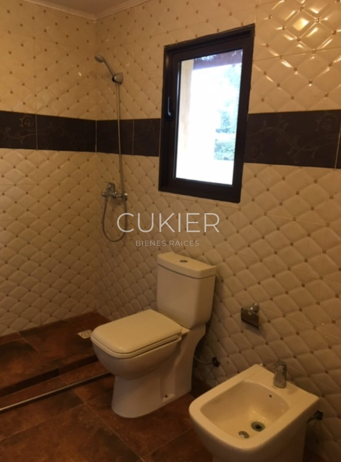 Casa ID.3762 - Alquiler anual espectacular casa de 4 dormitorios con piscina en Lugano