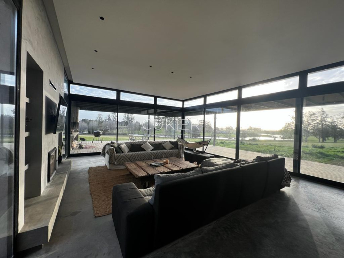 Casa ID.2543 - Venta y Alquiler anual hermosa casad de 4 dormitorios en barrio privado El Quijote