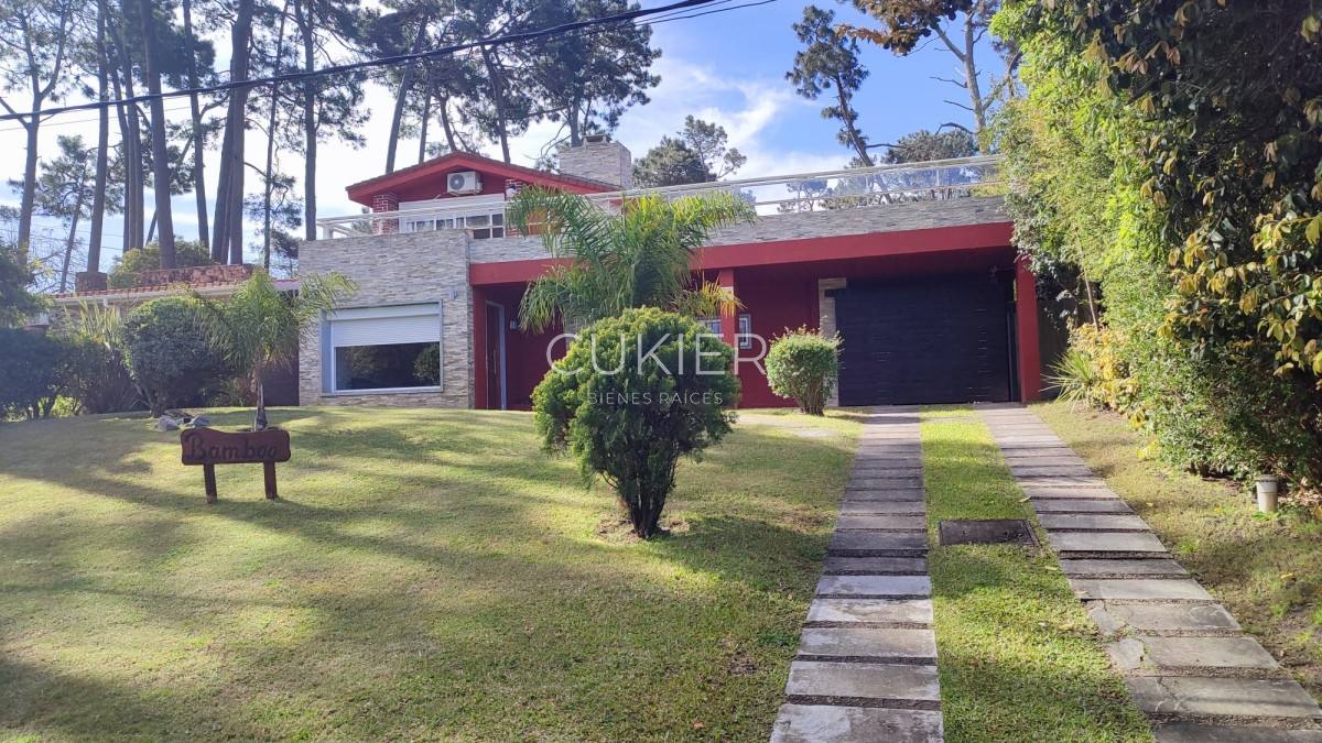 Casa ID.2472 - Alquiler Anual Chalet 4 dormitorios con piscina