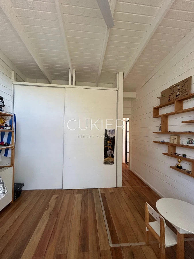 Casa ID.4313 - SE ALQUILA CASA EN EL TESORO DE 3 DORMITORIOS, 3 BAÑOS RODEADA DE VERDES