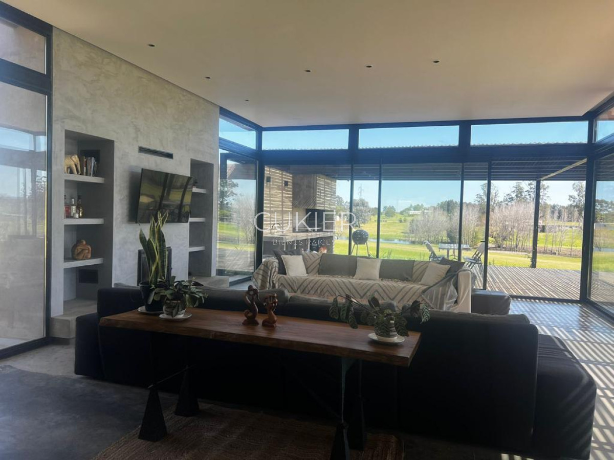 Casa ID.2543 - Venta y Alquiler anual hermosa casad de 4 dormitorios en barrio privado El Quijote