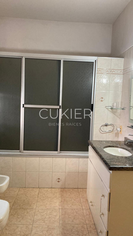 Casa ID.1814 - Casa en venta, 3 dormitorios, 3 baños en barrio Jacinto Vera.