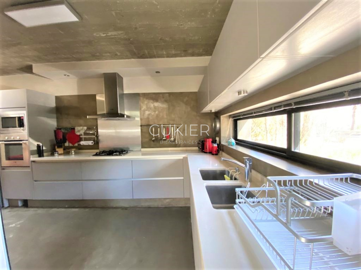 Casa ID.1368 - Alquiler anual de casa 4 dormitorios en barrio privado La Arbolada en Punta del Este