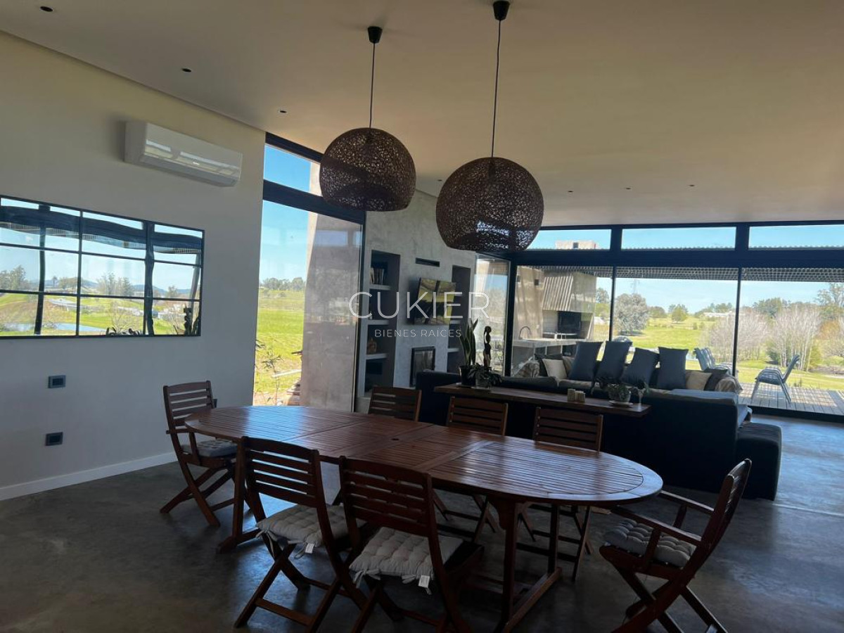 Casa ID.2543 - Venta y Alquiler anual hermosa casad de 4 dormitorios en barrio privado El Quijote