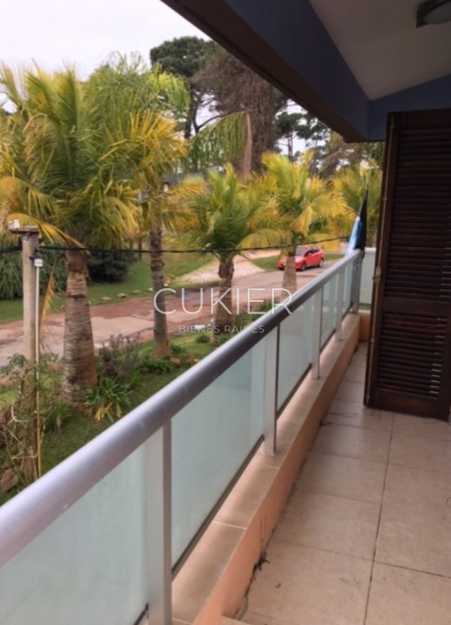 Casa ID.3762 - Alquiler anual espectacular casa de 4 dormitorios con piscina en Lugano