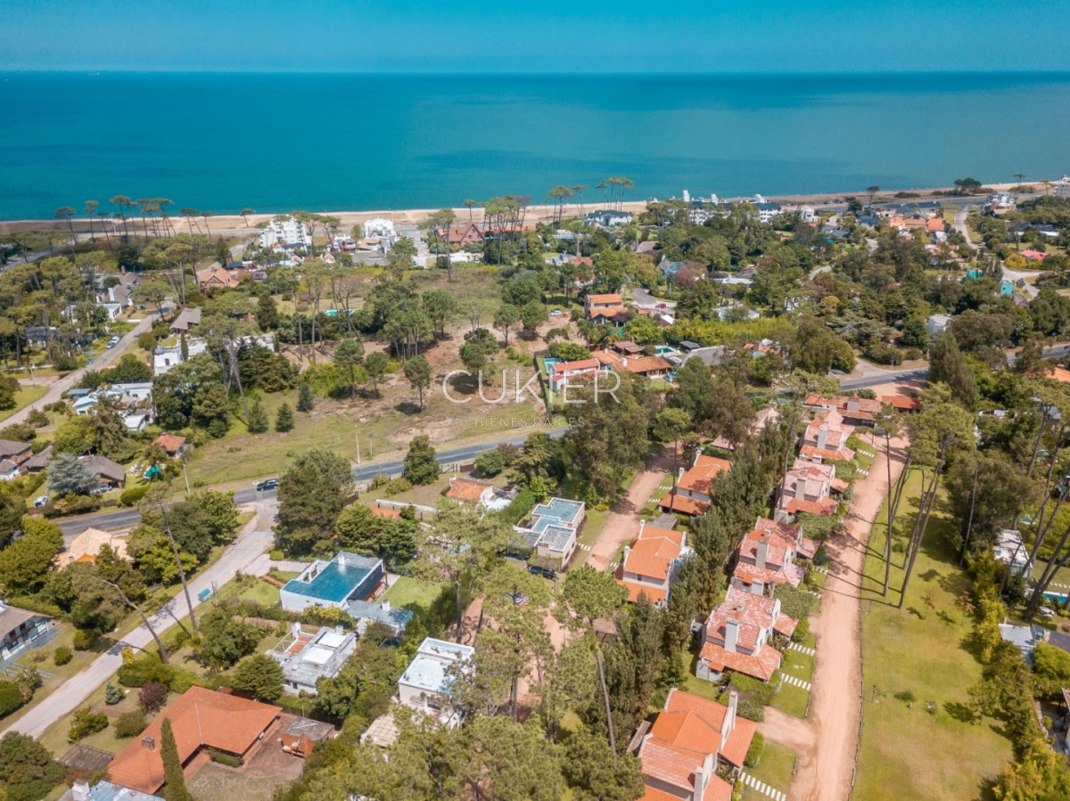 Casa ID.5207 - Venta de casa 2 dormitorios en barrio privado Pinares con servicios 