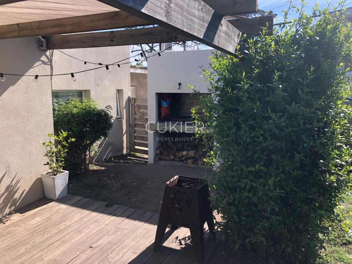 Casa ID.1414 - Alquiler invernal de casa 3 dormitorios y piscina en playa mansa Punta del Este